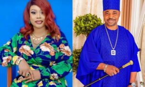 Bimbo Akisanya receives money from MC Oluomo