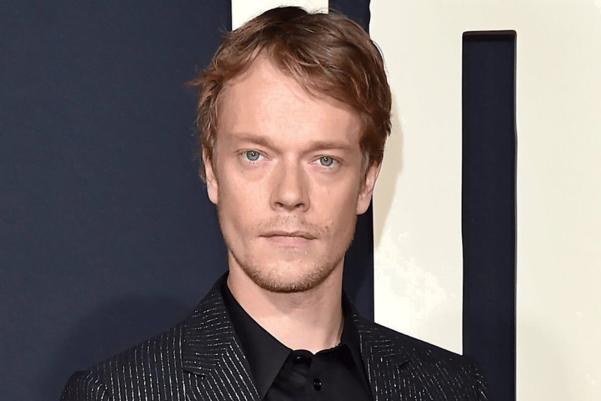 Alfie Allen net worth, biography, family, height, career, fun facts and ...